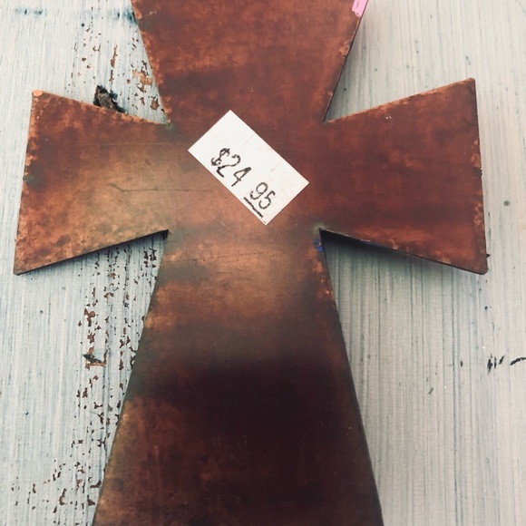 Painted metal cross that could be a wall hanging, Xmas tree ornament, or pendant - Picture 5 of 9